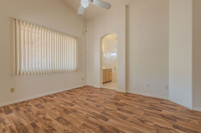 Building Photo - 3 Bedroom, 2 Bath