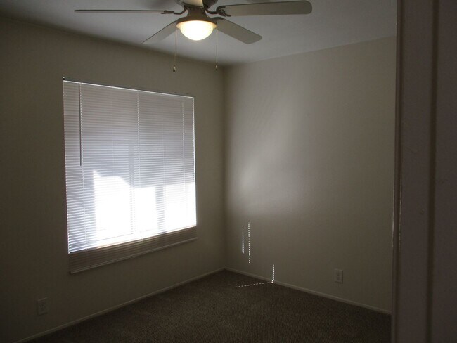 Building Photo - Woodlands in La Jolla  2 bedroom 1 bath to...