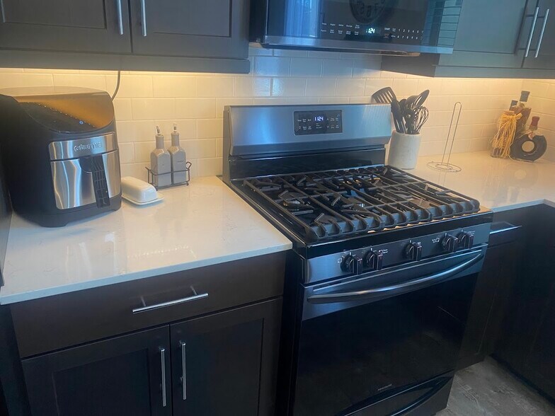 Building Photo - 19848 W Monterosa St