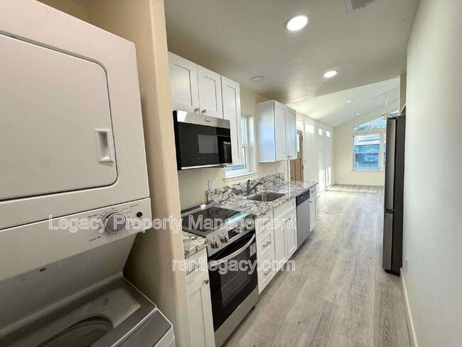 Building Photo - 10753 Oakton Way