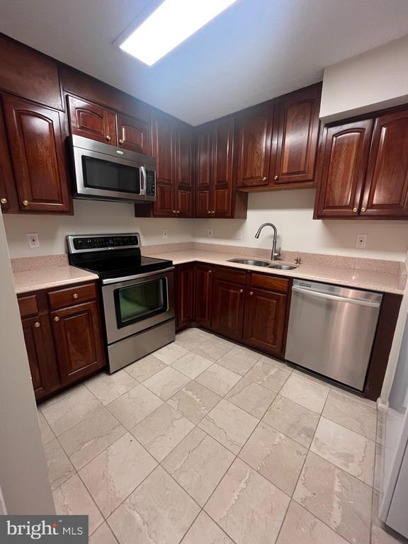 Building Photo - 5901 Mt Eagle Dr