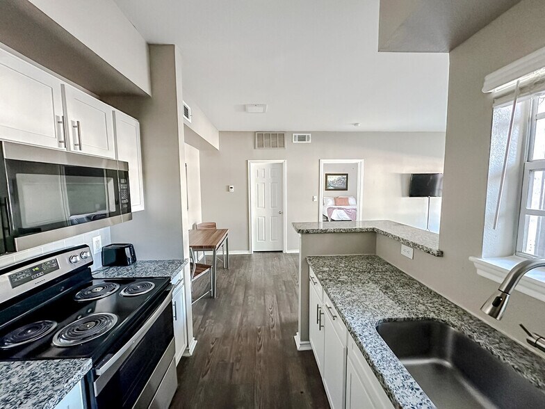 Building Photo - 6225 Saratoga Blvd