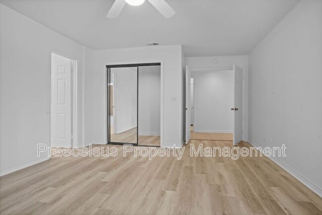 Building Photo - 5364 Dressage Dr