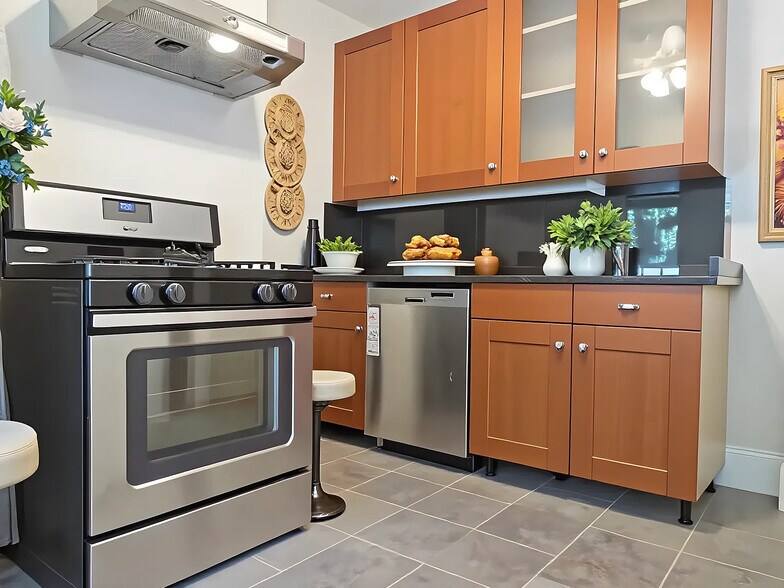 Building Photo - 48 Saint Germain St