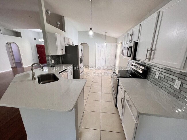 Building Photo - 5647 Sycamore Canyon Dr