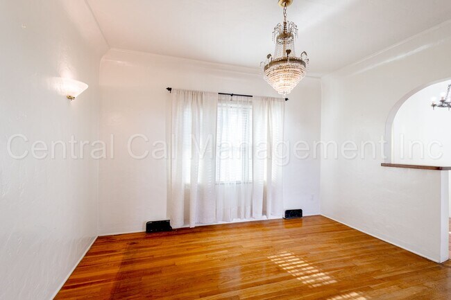 Building Photo - 3 Bedroom/2.5 Bath Home with a Mother In Law Unit - $2595 per month!