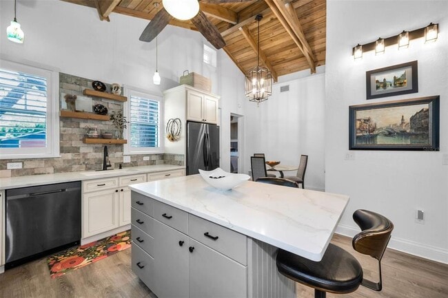 Building Photo - 525 Lexington St