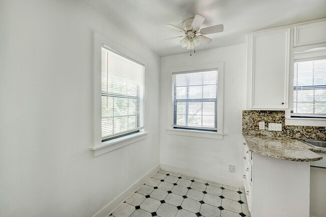 Building Photo - 447 W 22nd St