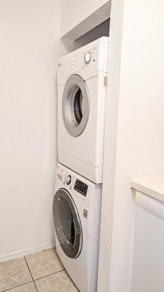 Building Photo - 9707 Richmond Ave.