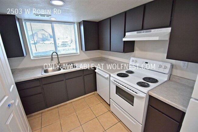 Building Photo - Amazing 3 Bed West Valley Unit!