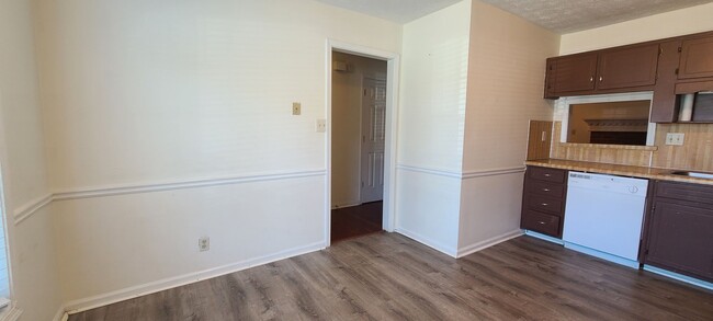 Building Photo - Brick 2-Bedroom Townhome in Lawrenceville!!