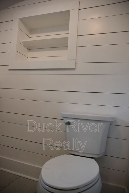 Building Photo - 211 W 10th St