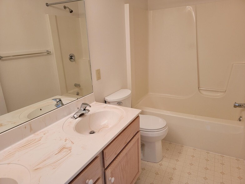 Building Photo - 205 Riders Way