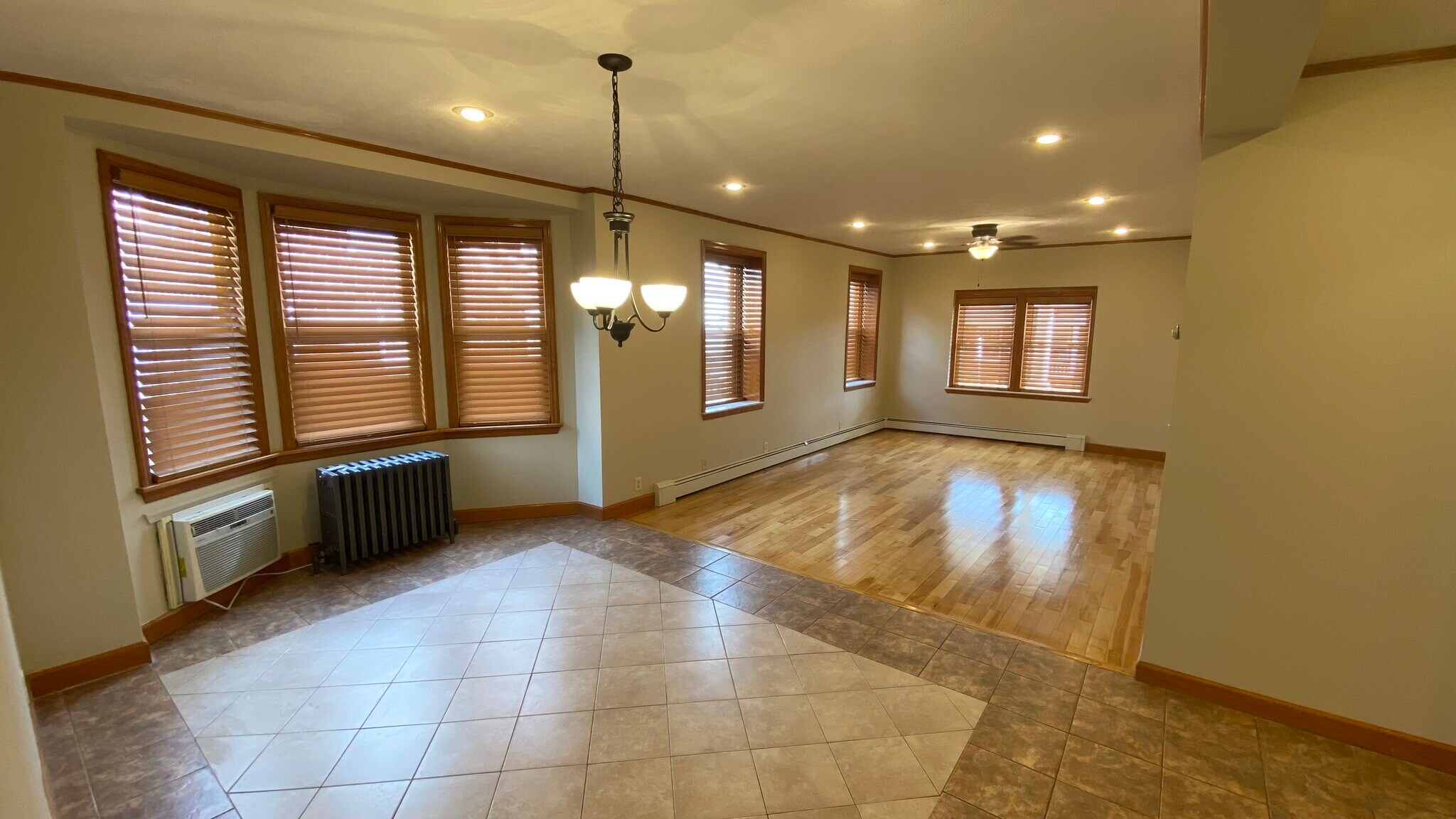 Building Photo - 2223 Noble St