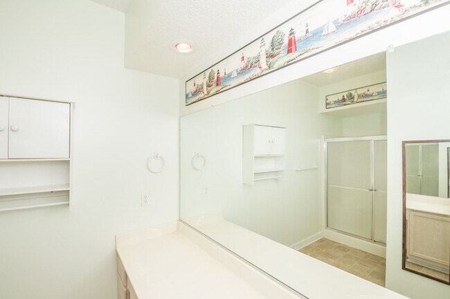Building Photo - Beautiful Condo in Virginia Beach