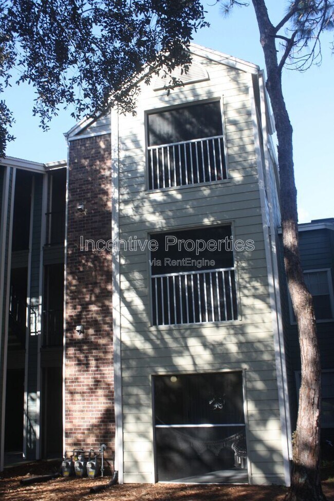 Building Photo - 5016 Park Central Dr