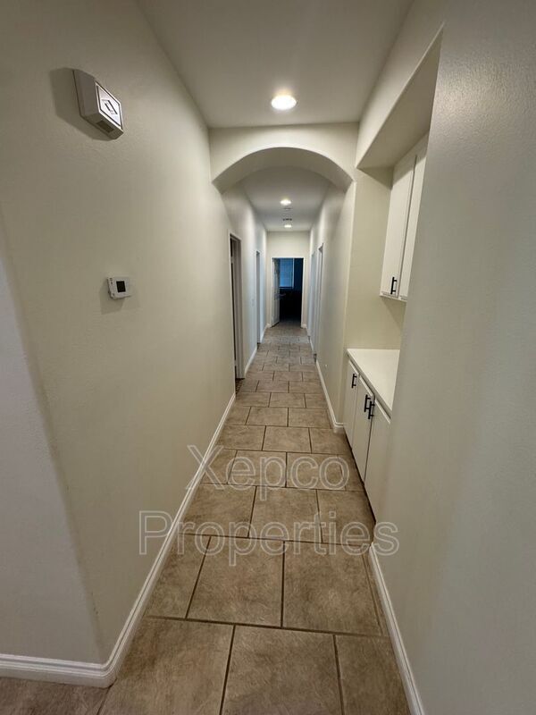 Building Photo - 80746 Diamondback Trail