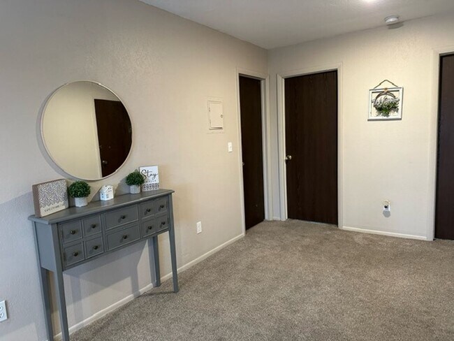 Building Photo - Updated Condo with outdoor Pool  ***Next t...