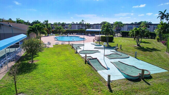 Building Photo - 705 Lori Dr