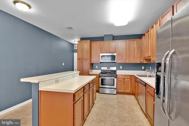 Building Photo - 7 Rowand Way E