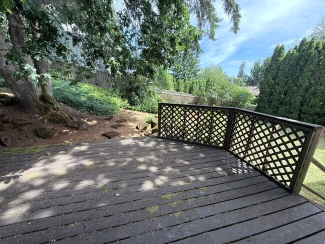 Building Photo - Beautiful 4 Bed, 2 Bath Single Family Home 2 Attached Car Garage and Laundry In Unit!
