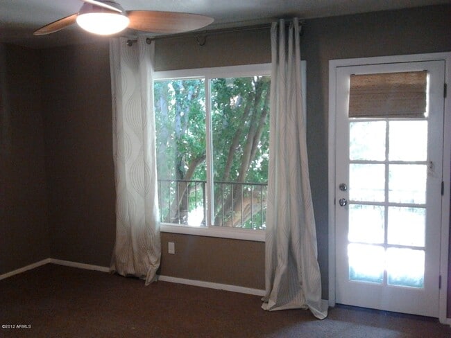 Building Photo - 1302 E Maryland Ave