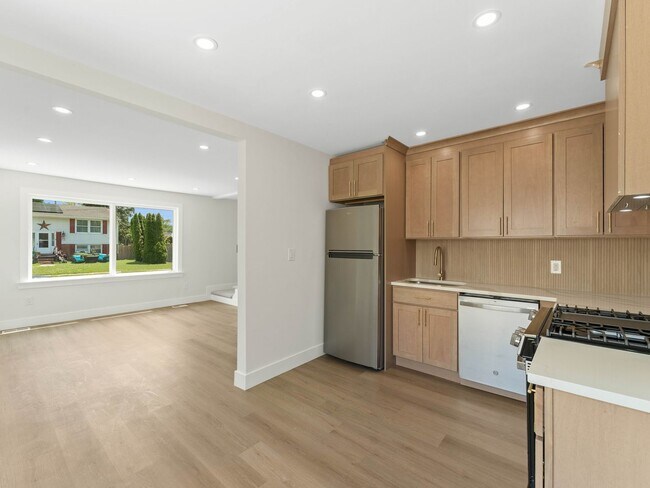 Building Photo - 607 W Madison Ave
