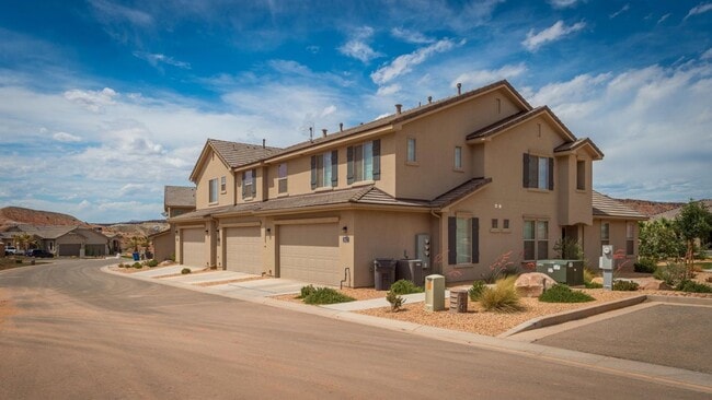 Building Photo - Spacious 3 Bedroom Home