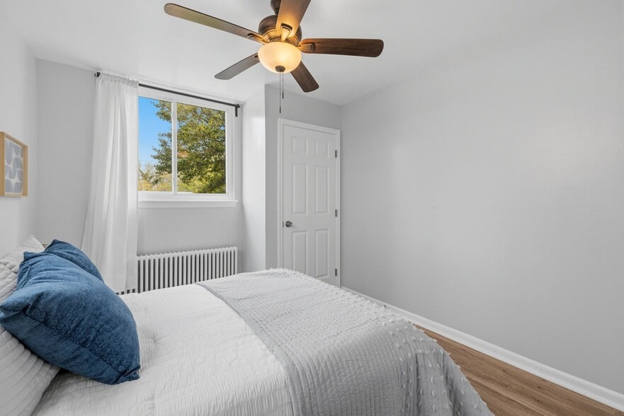 Building Photo - 204 Webster St NE