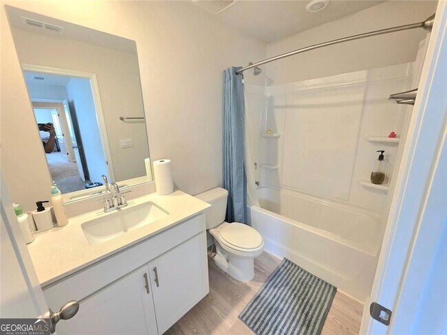 Building Photo - 327 Vly Oak Dr