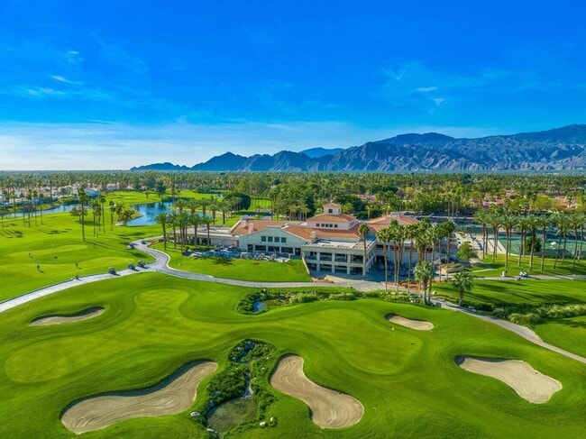 Building Photo - 221 Vista Royale Cir E