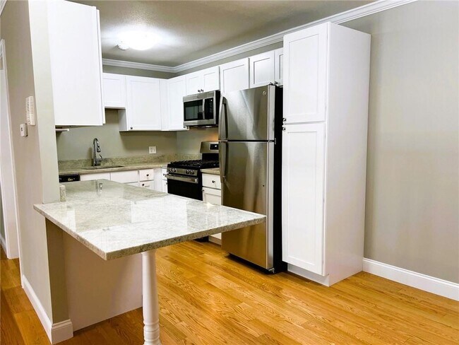 Building Photo - 395 Mendon Rd