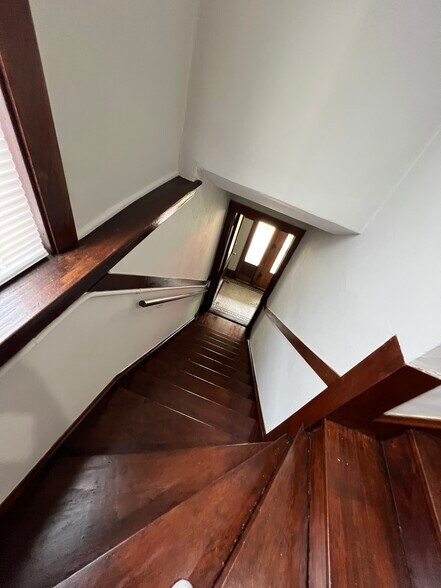 Building Photo - 4718 N Laramie Ave