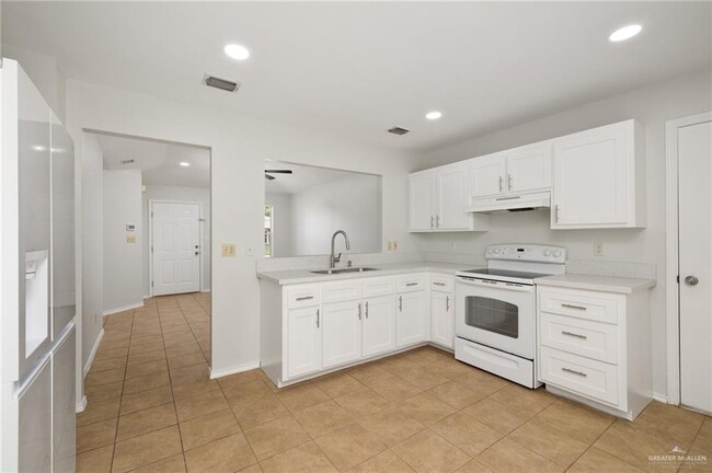Building Photo - 502 Thornwood Dr