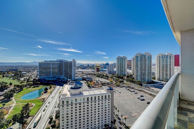 Building Photo - Turnberry Towers 2704- Strip/City Views fr...