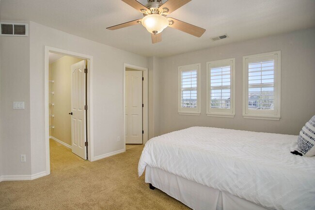Building Photo - Gorgeous home within the prestigious priva...