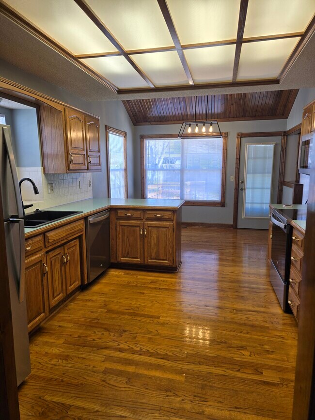 Building Photo - 1517 NE Auburn Dr