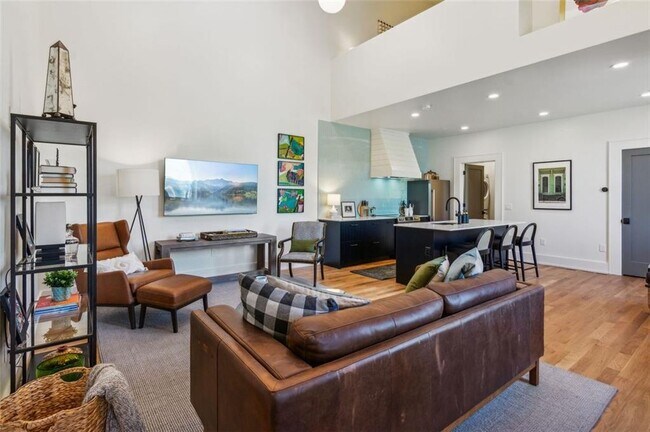 Building Photo - 955 Wylie St SE