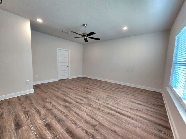 Building Photo - Antietam Lakeside Retreat: 4/2 Home in a Fun-Filled, Pool Neighborhood