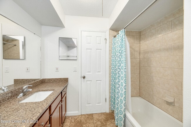 Building Photo - 250 Carib Dr