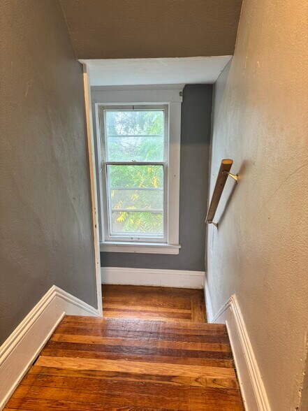 Building Photo - 2245 E 87th St