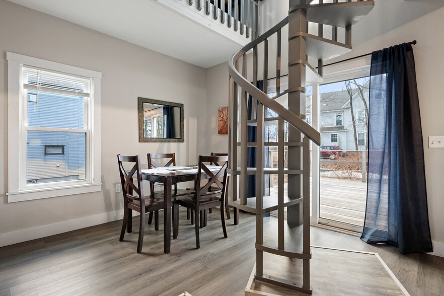 Building Photo - 141 Peltoma Ave