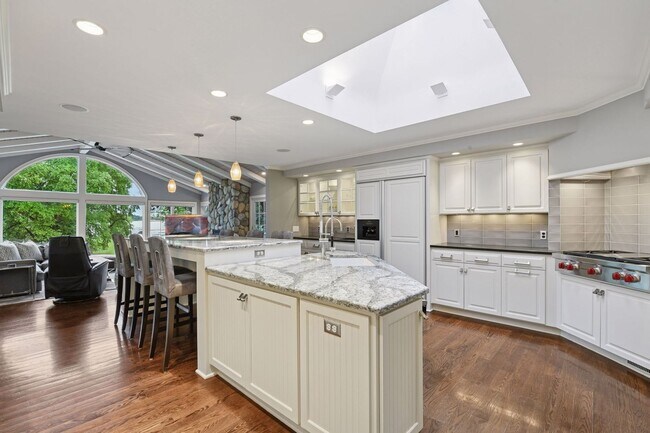 Building Photo - Minnetonka Lakeshore