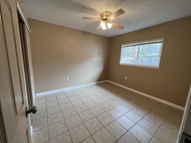Building Photo - 116 Meadow Lark