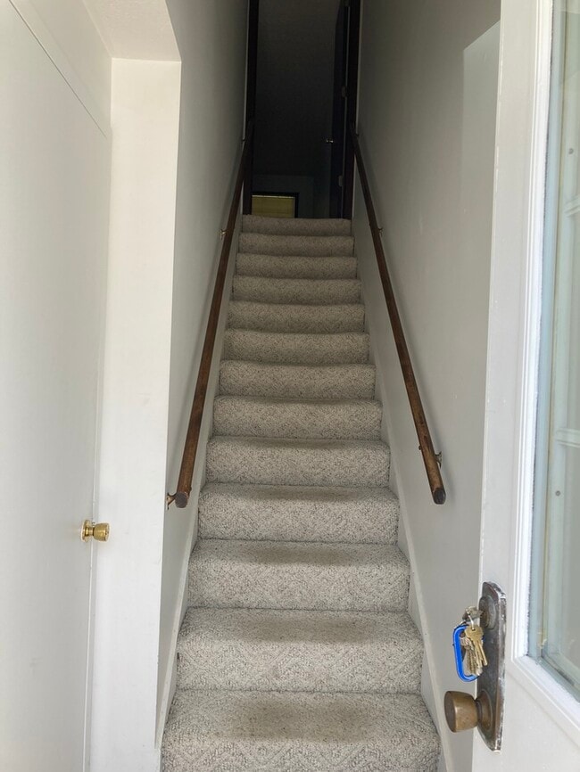 Building Photo - Marylou Unit 10 - 2 Bedroom, 1.5 Bath Town...