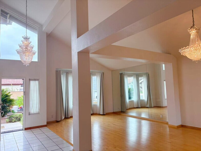 Living room view#1 - 2180 Nadula Dr