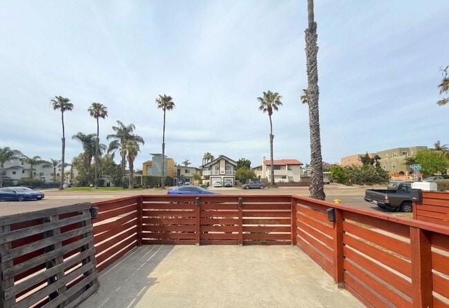 Building Photo - 1421 Grand Ave