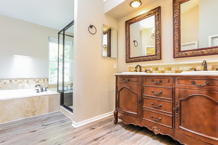 Building Photo - 15031 E Chenango Ave