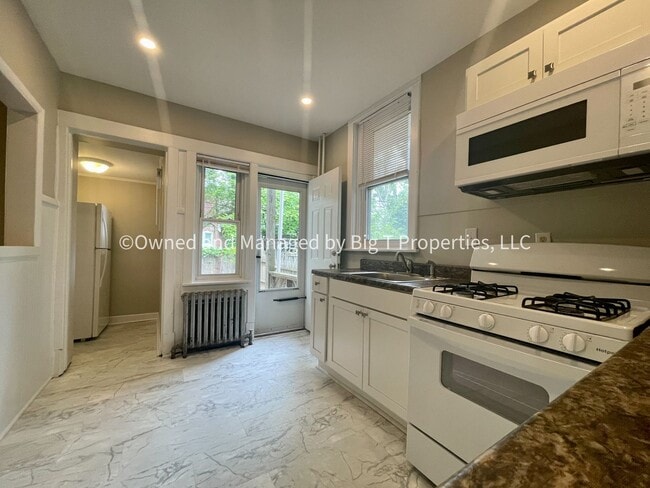 Building Photo - Refurbished TH in Wilmington, DE