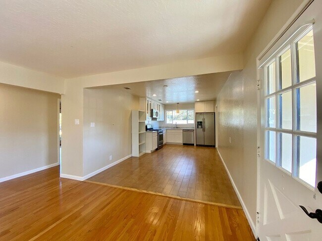 Building Photo - Centrally Located Three Bedroom North Napa Home